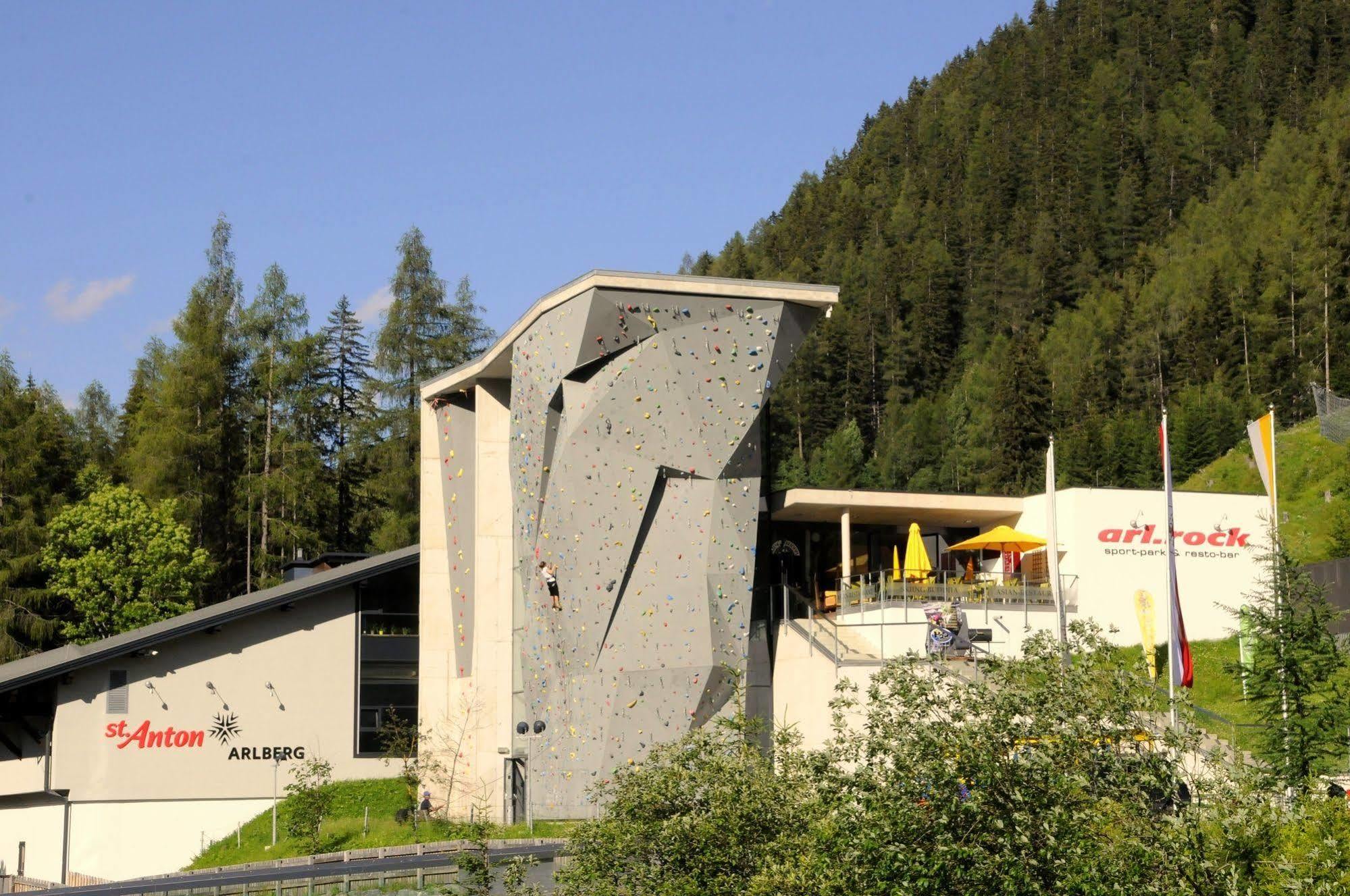 Pension Helvetia Sankt Anton am Arlberg Exterior photo